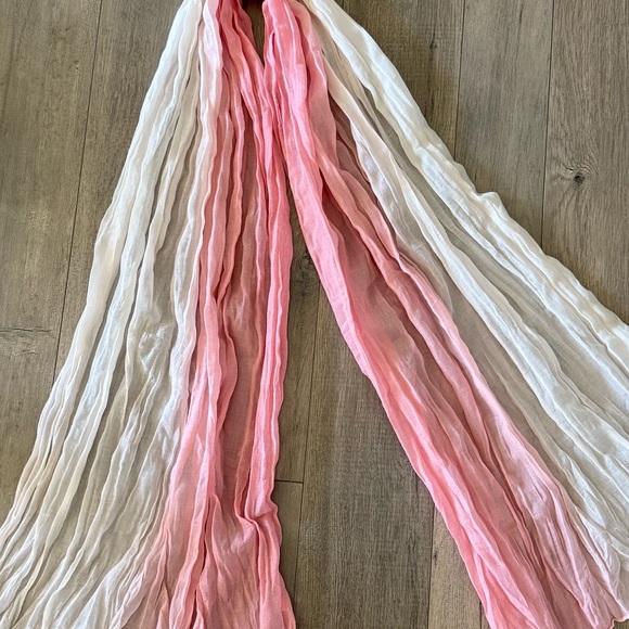 💥4/$25💥 Lightweight Ombré Pink Scarf - Picture 5 of 5